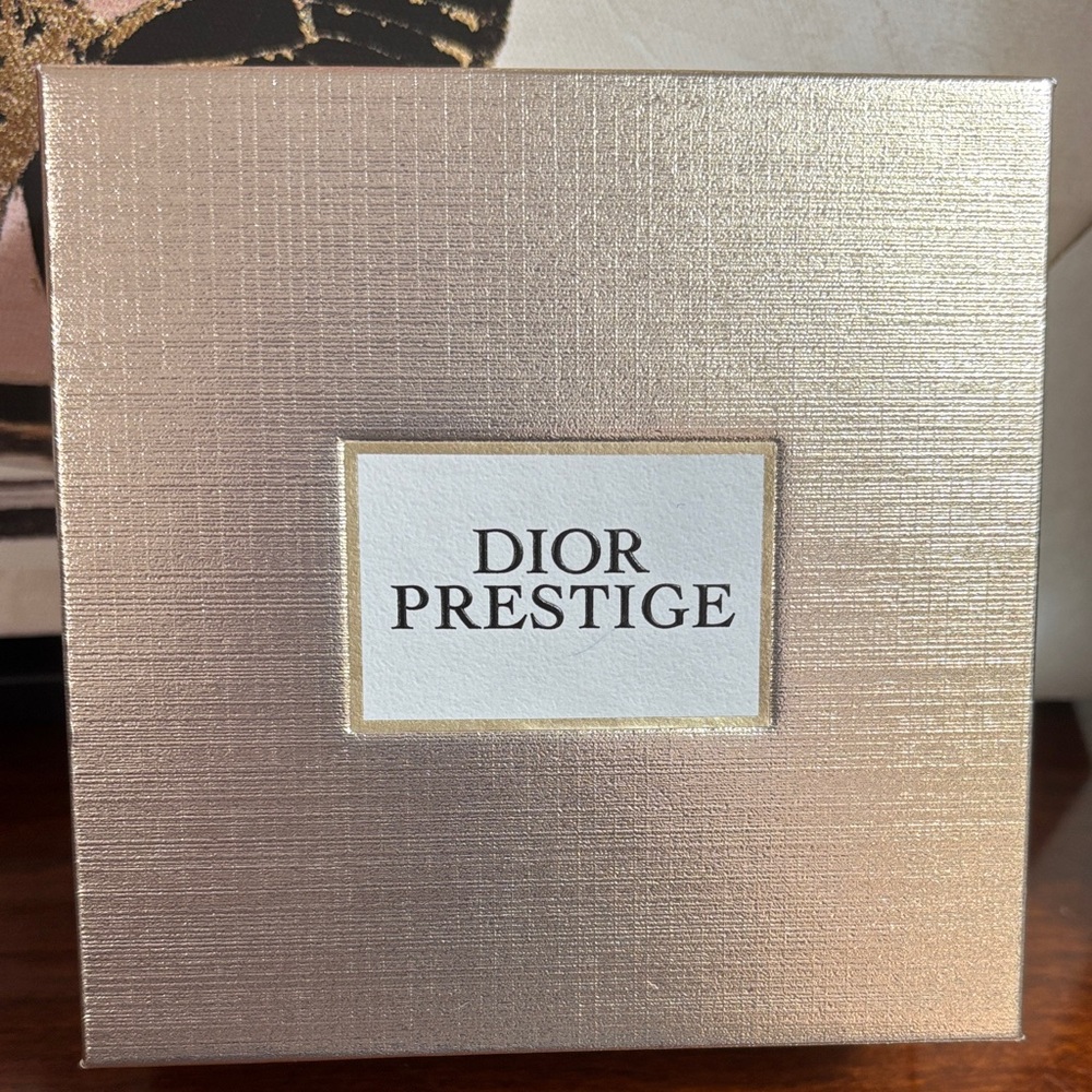 Dior Prestige Skincare Set - Gold and Cream - Picture 4 of 5